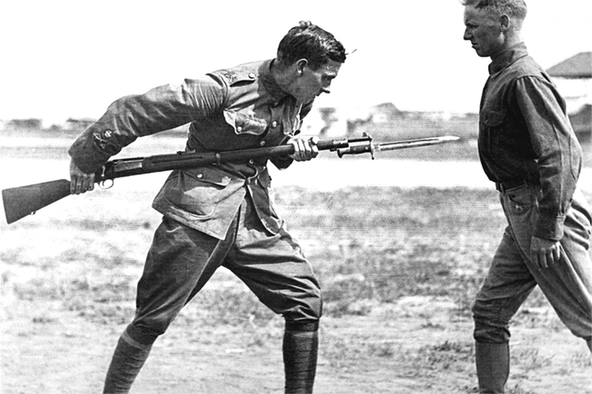 Đứng cuối top 5 của Zvezda là mẫu súng trường Springfield M1903, được đưa vào trang bị từ năm 1903 và được sử dụng cho đến tận năm 1957. M1903 là vũ khí chính của Hải – Lục – Không quân Mỹ trong suốt nhiều thập kỷ cho đến khi người kế nhiệm M1 Garand xuất hiện. Nguồn ảnh: Wikipedia.