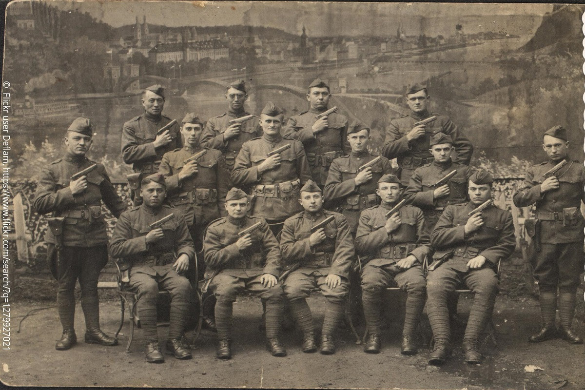 Mẫu súng thứ 2 trong danh sách top 5 của Zvezda là mẫu súng ngắn bán tự động M1911, đây là vũ khí cá nhân nhân tiêu chuẩn của nhiều sĩ quan và binh sĩ Mỹ được đưa vào trang bị từ năm 1911 tên súng cũng đặt theo sự kiện này. Nguồn ảnh: Wikipedia.