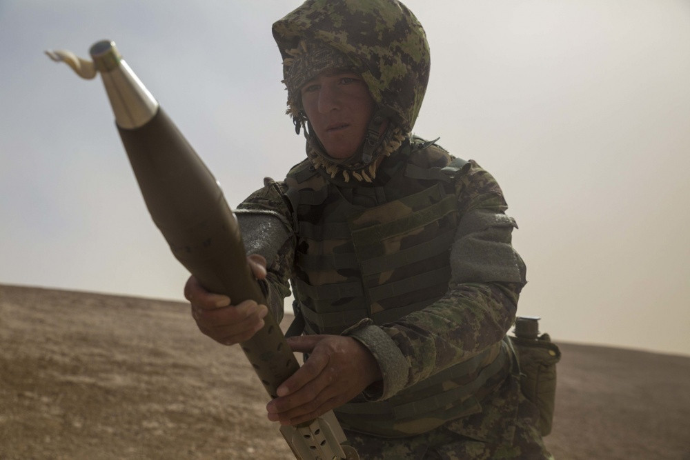 Đạn chống tăng với động cơ đẩy phản lực được phóng ra khỏi nòng súng bằng liều phóng với vận tốc ban đầu là 435 m/s, trên đoạn đầu của quỹ đạo đường đạn đạn SPG khởi động động cơ phản lực và tăng tốc lên đến 700 m/s. Tầm bắn xa nhất của súng lên tới 6,5km. Nguồn ảnh: dvidshub.