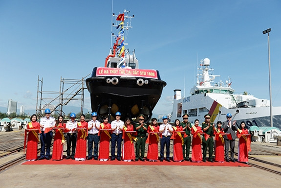 Canh sat Bien Viet Nam ha thuy tau dat lai hien dai