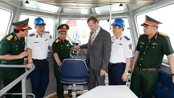 Canh sat Bien Viet Nam ha thuy tau dat lai hien dai-Hinh-3