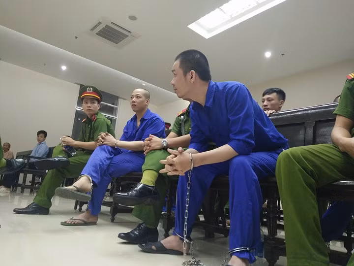 Với tội danh mua bán trái phép chất ma túy và còn phạm thêm tội vượt ngục khi đang trong thời gian chờ thi hành án, khó có cơ hội để Nguyễn Văn Tình được giảm nhẹ hình phạt.