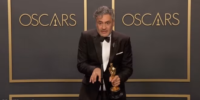 Thắng Oscar, đạo diễn "Thor: Ragnarok" chỉ trích thậm tệ bàn phím MacBook Pro Thang Oscar, dao dien