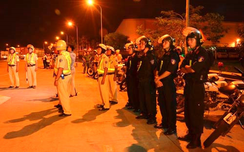 Công điện của Thủ tướng yêu cầu đẩy mạnh công tác tuần tra, kiểm soát và xử lý nghiêm các hành vi vi phạm có nguy cơ cao dẫn đến tai nạn giao thông như vi phạm quy định về tốc độ, nồng độ cồn, làn đường, phần đường, tránh vượt, đi ngược chiều, không đội mũ bảo hiểm đạt chuẩn khi đi mô tô, xe máy, xe đạp điện... Bên cạnh đó, có phương án phòng ngừa, ngăn chặn và kiên quyết xử lý nghiêm minh hành vi đua xe trái phép.