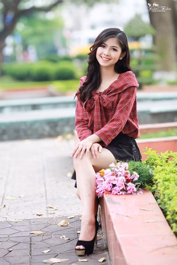 Không chỉ xinh xắn, Thanh Thư còn là học sinh giỏi nhiều năm liền, tích cực tham gia các hoạt động của trường lớp. Chia sẻ trên báo chí, Thư cho biết, cô đang cố gắng nỗ lực thật tốt để chuẩn bị cho kỳ thi THPT Quốc gia 2017. Đến với Miss Teen 2017, Thanh Thư quyết định 'lột xác' với hình tượng trưởng thành, duyên dáng, như một cột mốc đánh dấu quãng thời gian tuổi trẻ tràn đầy năng lượng của mình.