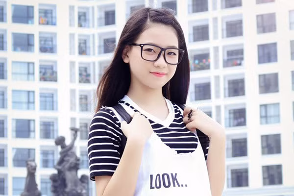 Phan Nguyễn Quỳnh Hương là một trong những gương mặt sở hữu thành tích đáng nể của Miss Teen 2017. Cô nữ sinh nhỏ nhắn này cũng là Quán quân Vũ điệu xanh VTV6, giành giải Hotvteen được yêu thích nhất và Đại sứ Hotvteen toàn quốc năm 2014 và đặc biệt là vô địch Đông Nam Á Dancesport 2016. Quỳnh Hương tập dance sport từ năm lên 6 tuổi và đã quen với nhịp sinh hoạt: sáng học thêm, chiều học chính, tối luyện dancesport.
