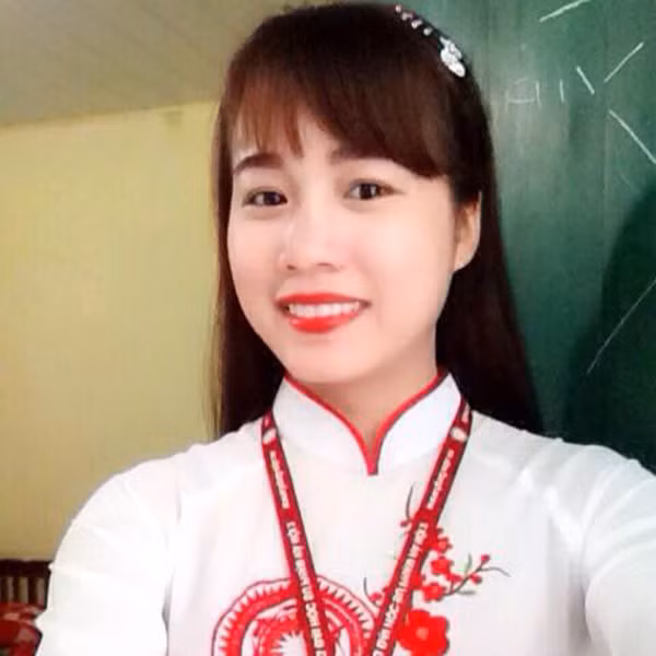 Bên cạnh những lời khen ngợi dành cho nhan sắc ưa nhìn của cô gái thì cũng có không ít ý kiến cho rằng, cô đang 'mượn' trang phục dân tộc để cố tình câu view, gây sự chú ý.