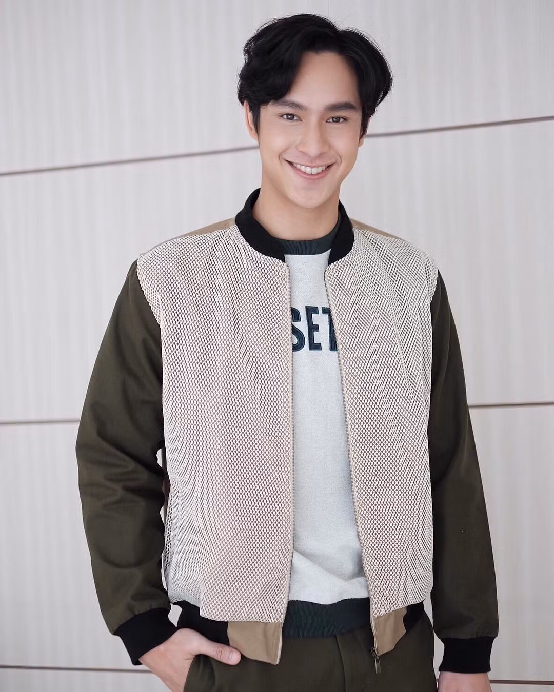 Được biết, đoạn clip này được quay tại trường đại học Truyền thông và Nghệ thuật Rangsit nổi tiếng ở Bangkok, Thái Lan.