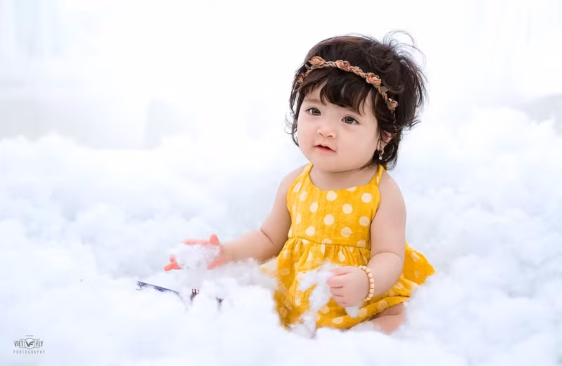 “Mình chụp bộ ảnh này cho con như một cách lưu giữ kỷ niệm. Thật không ngờ sau khi đăng tải, những hình ảnh của Xuka bất ngờ nhận được rất nhiều lời khen tặng từ cộng đồng mạng. Mình cảm thấy rất vui và hạnh phúc vì điều đó”.