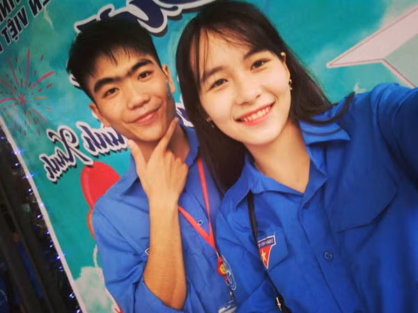 'Mình thật sự bất ngờ khi mọi người quan tâm đến hình ảnh này. Nhận được nhiều lời khen, mình thấy rất vui', Quỳnh chia sẻ. Theo nữ sinh, nhóm tình nguyện của cô hoạt động xuyên suốt năm. Khi tham gia cùng mọi người, 9X học hỏi được rất nhiều điều.