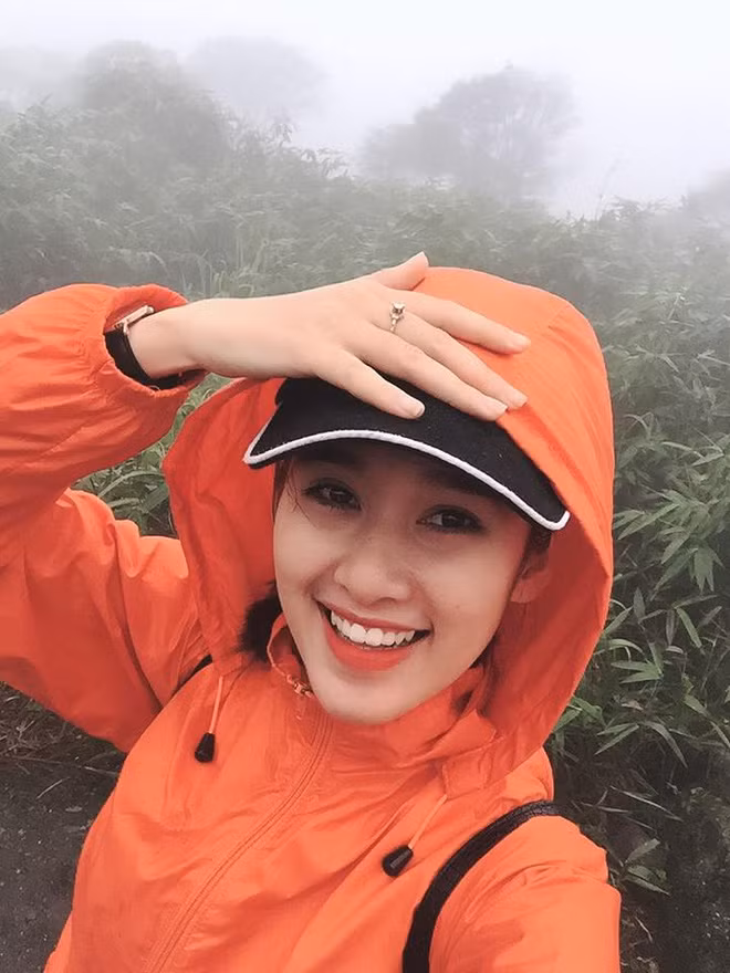 Trang cá nhân của cô nàng 21 tuổi này cũng có hơn 11k lượt theo dõi rồi và con số này nhất định sẽ tăng nhanh trong tương lai!