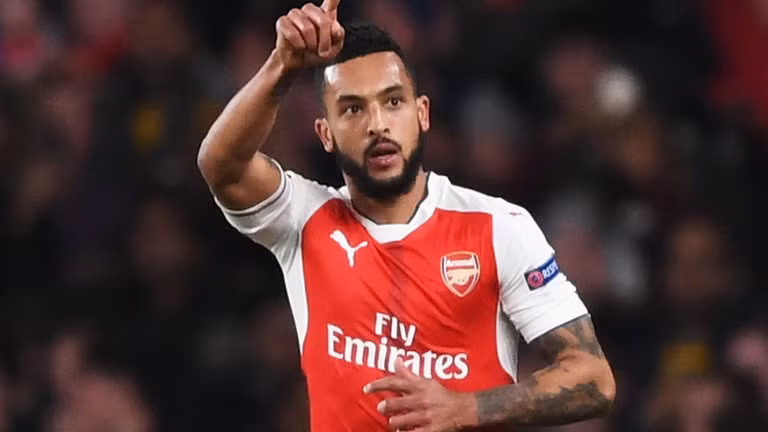 West Ham United đang hoạt động tích cực trên thị trường chuyển nhượng hè này để tăng cường chất lượng đội hình. Trước đó, đội bóng thành London đã nhắm đến tiền đạo Olivier Giroud, tiền đạo người Pháp có thể rời Arsenal nếu đội bóng chiêu mộ thành công Alexsandre Lacazette. Nhưng HLV Slaven Bilic nhắm đến nhiều hơn một ngôi sao Arsenal. Tờ Mirror đưa tin, West Ham sẽ cùng lúc ‘tấn công’ vào Giroud và người đồng đội của anh: Theo Walcott. Theo: Sky Sport.