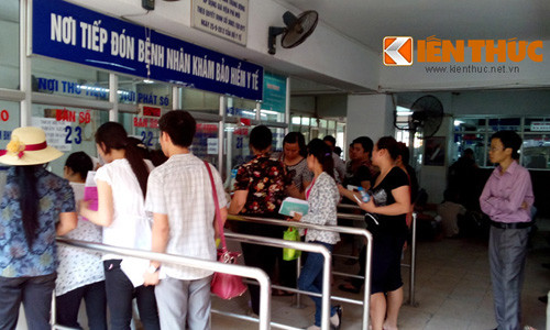 Thanh nien ngao da dap pha BV Nhi Trung uong