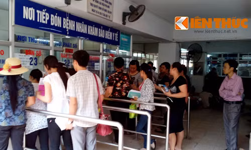 Thanh nien ngao da dap pha BV Nhi Trung uong