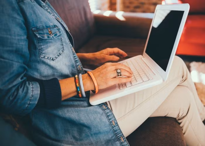 Nếu bạn không xóa các tập tin trong website bạn tìm hiểu để đặt vé, rất có thể đại lý du lịch này sẽ tăng giá vé máy bay khi bạn mua. Bởi vì các tập tin này sẽ lưu trữ thông tin duyệt web. Nhờ vậy, họ sẽ biết được bạn đang tìm hiểu về cái gì.