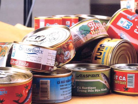  Thực phẩm đóng gói và chế biến sẵn: Loại thực phẩm này chứa nhiều đường, muối, chất béo cũng như các thành phần bảo quản. Chế độ ăn này rõ ràng là đã gây ra việc tích tụ chất béo quanh các cơ quan quan trọng của cơ thể.