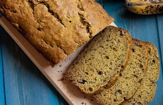 Vậy nên hãy thay thế tinh bột trắng bằng bánh mì nguyên cám, gạo lứt, quinoa và lúa mạch giàu chất xơ, giúp nuôi dưỡng vi khuẩn đường ruột và điều chỉnh chứng viêm, tốt cho não bộ.