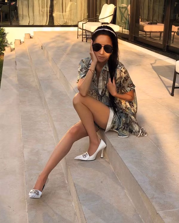 Thói quen đeo kính râm được Vera Wang chú trọng từ khi còn trẻ. Hiện bà sở hữu bộ sưu tập hơn 1000 cặp kính thời thượng.