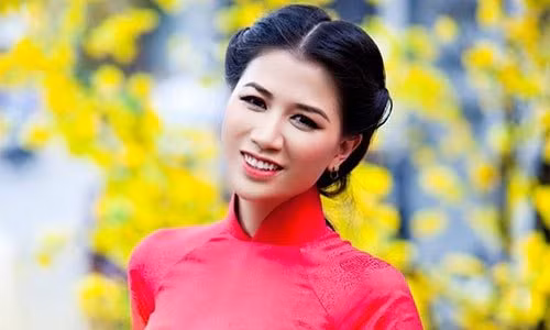 Nguoi mau Trang Tran bi linh an 9 thang tu treo