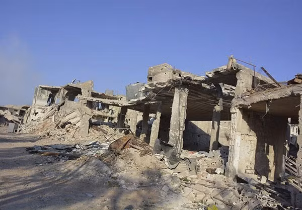 Hàng loạt ngôi nhà dân nay chỉ còn là đống đổ nát.