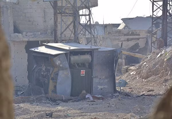 Còn các nhà báo địa phương sáng nay đưa tin, ít nhất 50 tên khủng bố cùng người thân của chúng đã chạy khỏi quận al-Qaboun và dự kiến 250 tên khác sẽ rời khỏi đây vào cuối ngày 14/5.