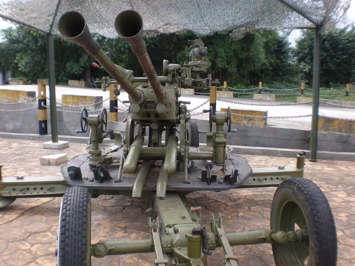 Căn cứ vào kiểu dáng pháo mà Quân đội Campuchia nhận được từ Trung Quốc thì đó có khả năng là pháo phòng không Type 74 – biến thể cải tiến từ mẫu Type 65 mà Trung Quốc sao chép công nghệ pháo 61-K 37mm của Liên Xô. Trong ảnh là khẩu Type 65 được Tổng Công ty Công nghiệp phương Bắc (NORINCO) sản xuất.