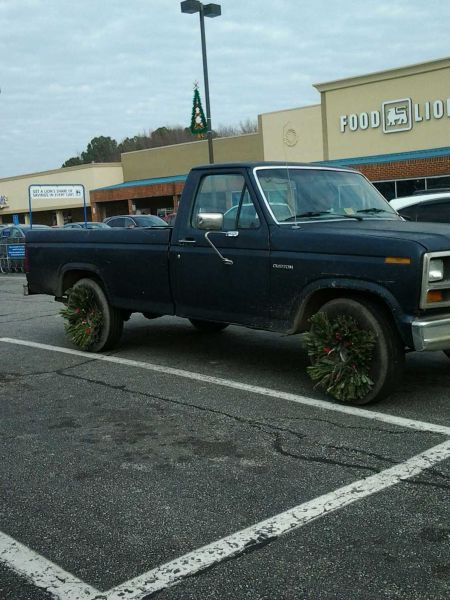 Bánh xe được trang trí độc đáo.