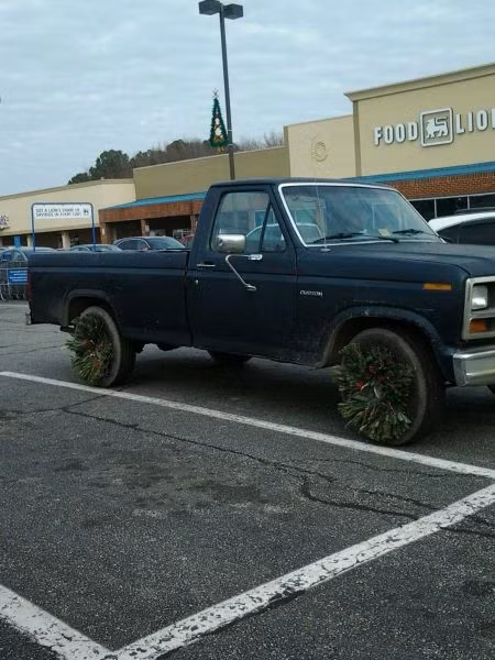 Bánh xe được trang trí độc đáo.