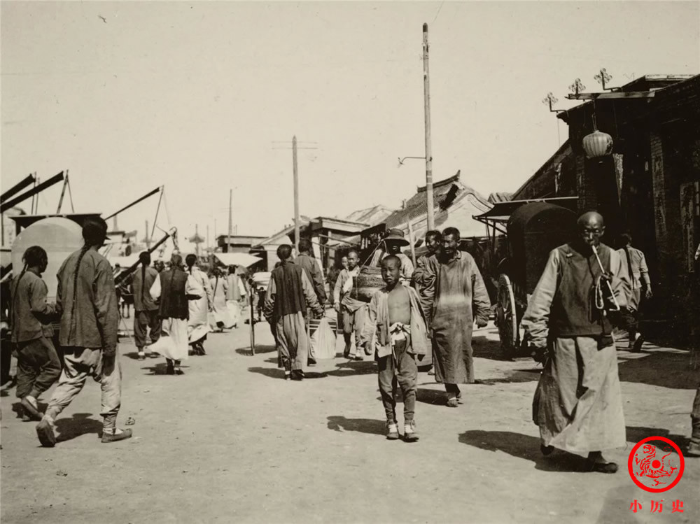 Quanh cảnh đường phố Bắc Kinh thời kỳ đó.