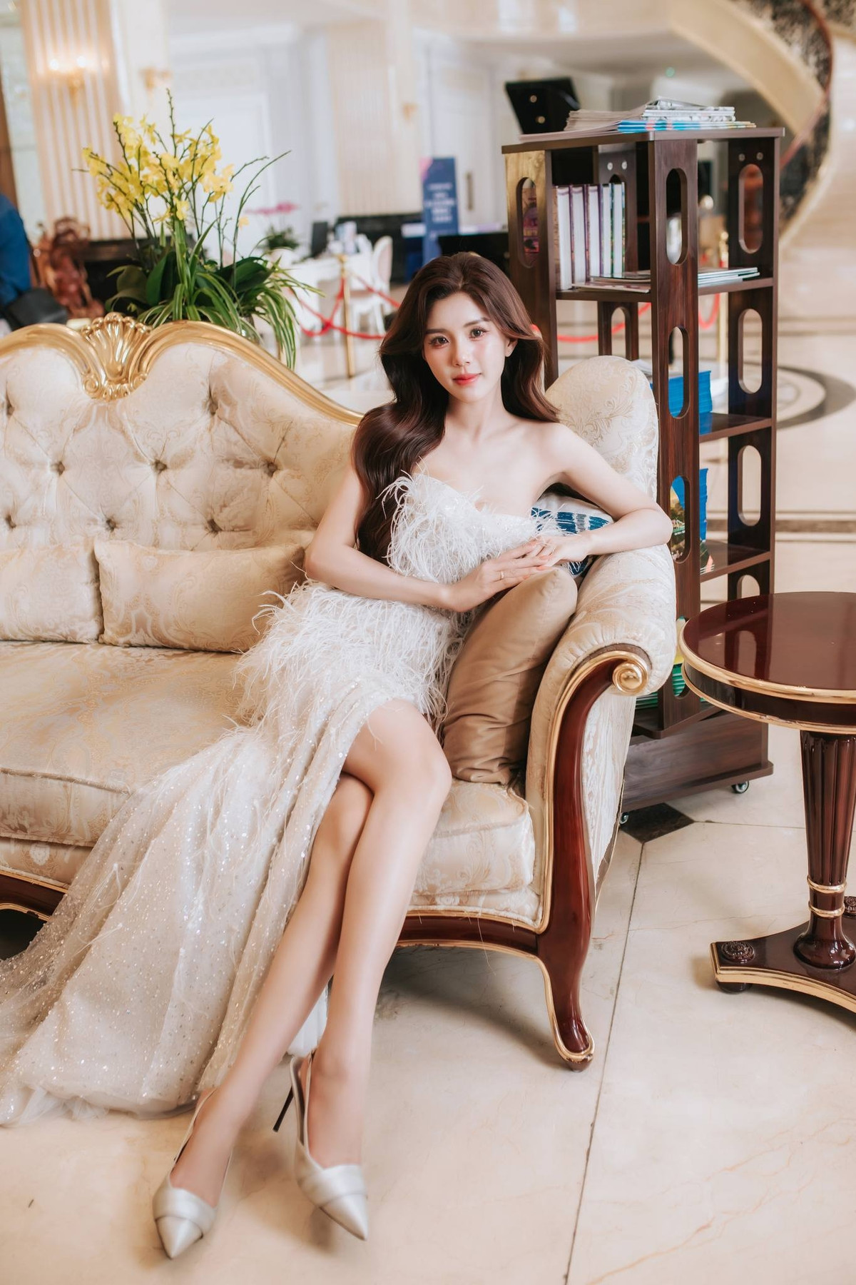 Trong nhiều bức ảnh, cô nàng toát ra khí chất nàng tiểu thư nhà tài phiệt đầy ấn tượng.