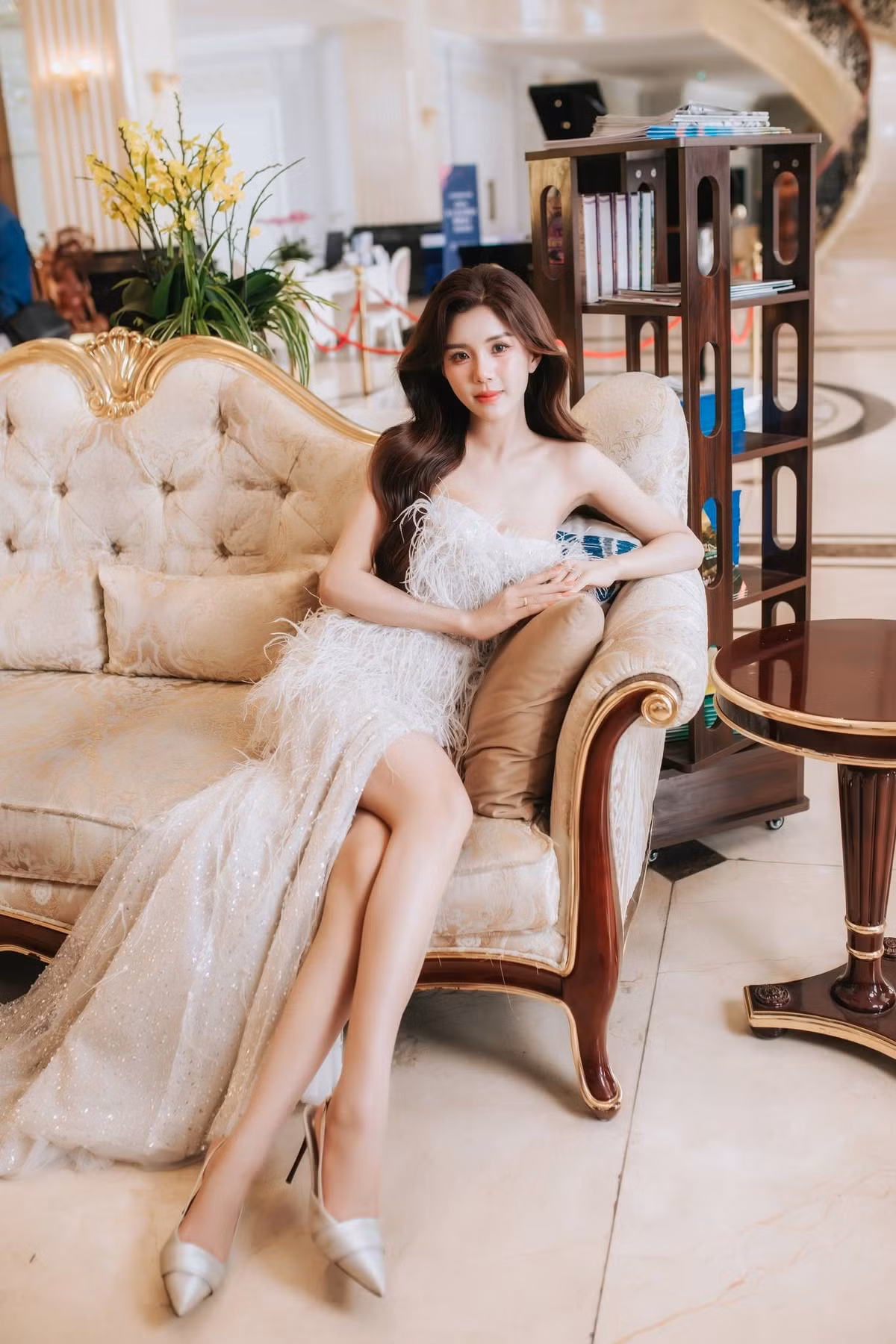 Trong nhiều bức ảnh, cô nàng toát ra khí chất nàng tiểu thư nhà tài phiệt đầy ấn tượng.