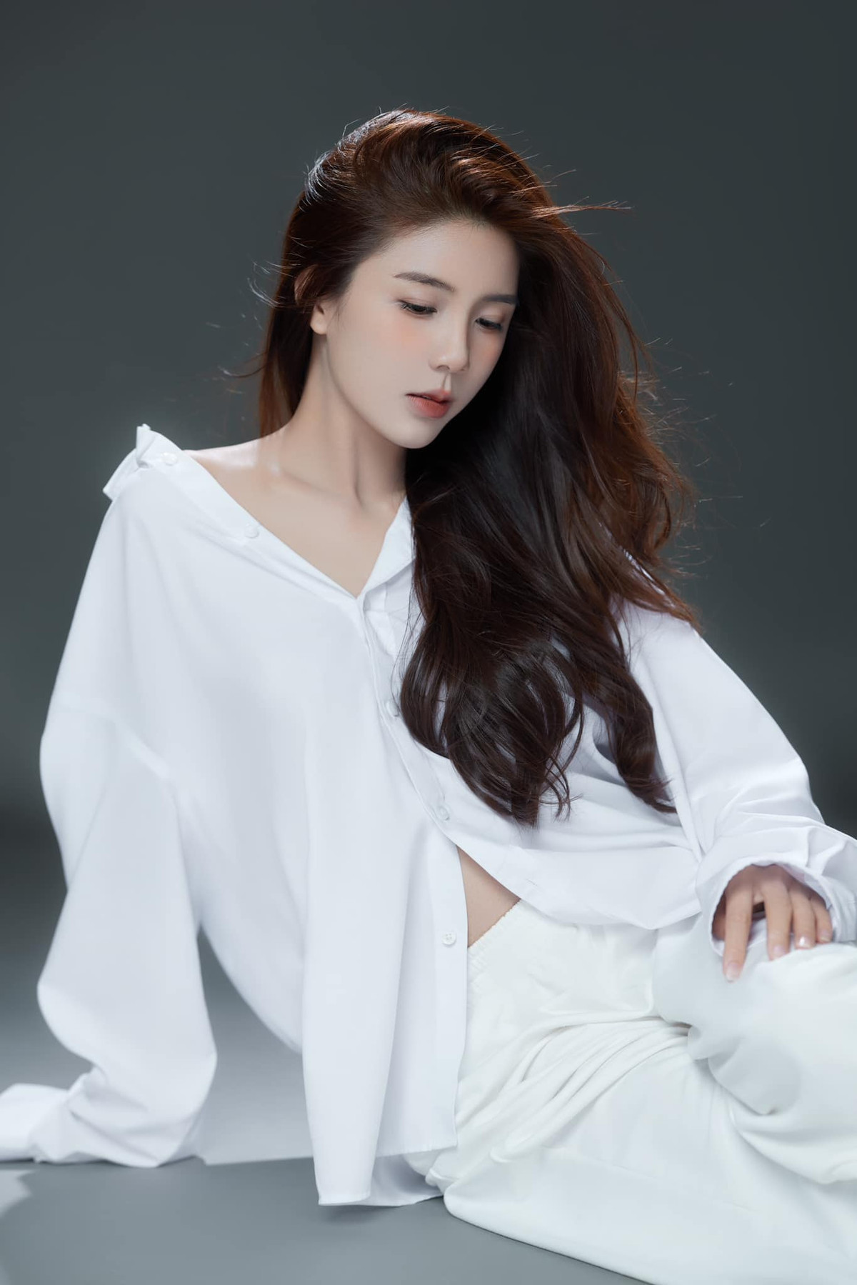 Cái tên độc lạ của Huệ Vui khiến nhiều người cực kỳ ấn tượng. Chia sẻ về cái tên này, cô nàng cho biết mẹ mình thích tên Huệ nhưng cái tên này thường gắn với những điều trầm buồn, còn ba của cô nàng lại luôn mong muốn con gái mình luôn gặp những điều vui vẻ trong cuộc sống nên đã thống nhất đặt tên là Huệ Vui.