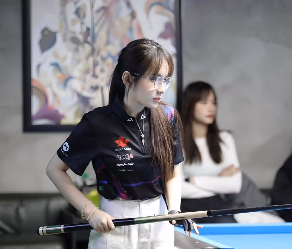 Chơi billiard được 2 năm, cô nàng đã đã có nhiều thành tích đáng nể khi đạt 2 giải nhì đơn nữ mở rộng tại Hà Nội, cùng với đó là giải nhì khi thi đấu đôi.
