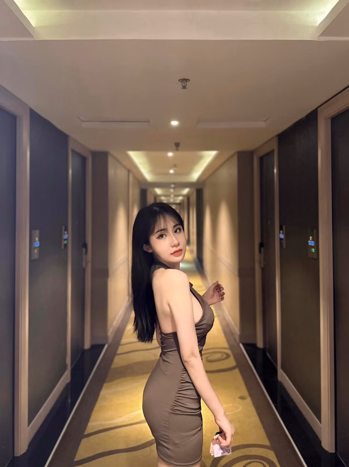 Lê Tuyết Anh sinh ra và lớn lên tại Thanh Hoá nhưng sau khi tốt nghiệp THPT, cô đã ra Hà Nội để theo học đại học.