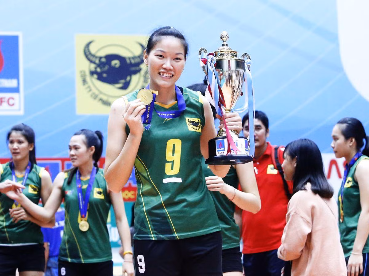 Đây là lần tái xuất thứ 2 của Ngọc Hoa với bóng chuyền chuyên nghiệp trên tư cách của một vận động viên.