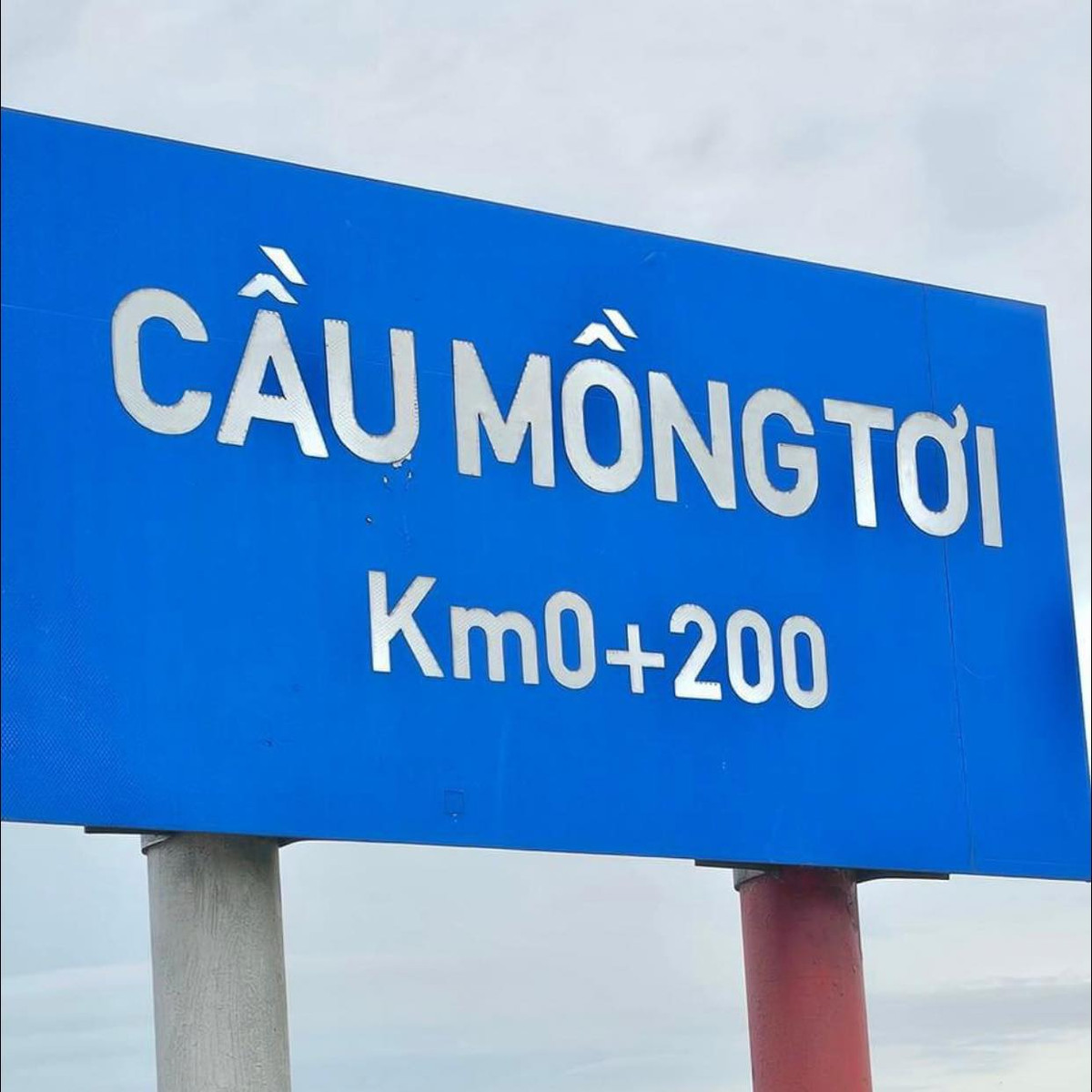 Không biết ai là người đề ra ý tưởng cho tên cây cầu này?