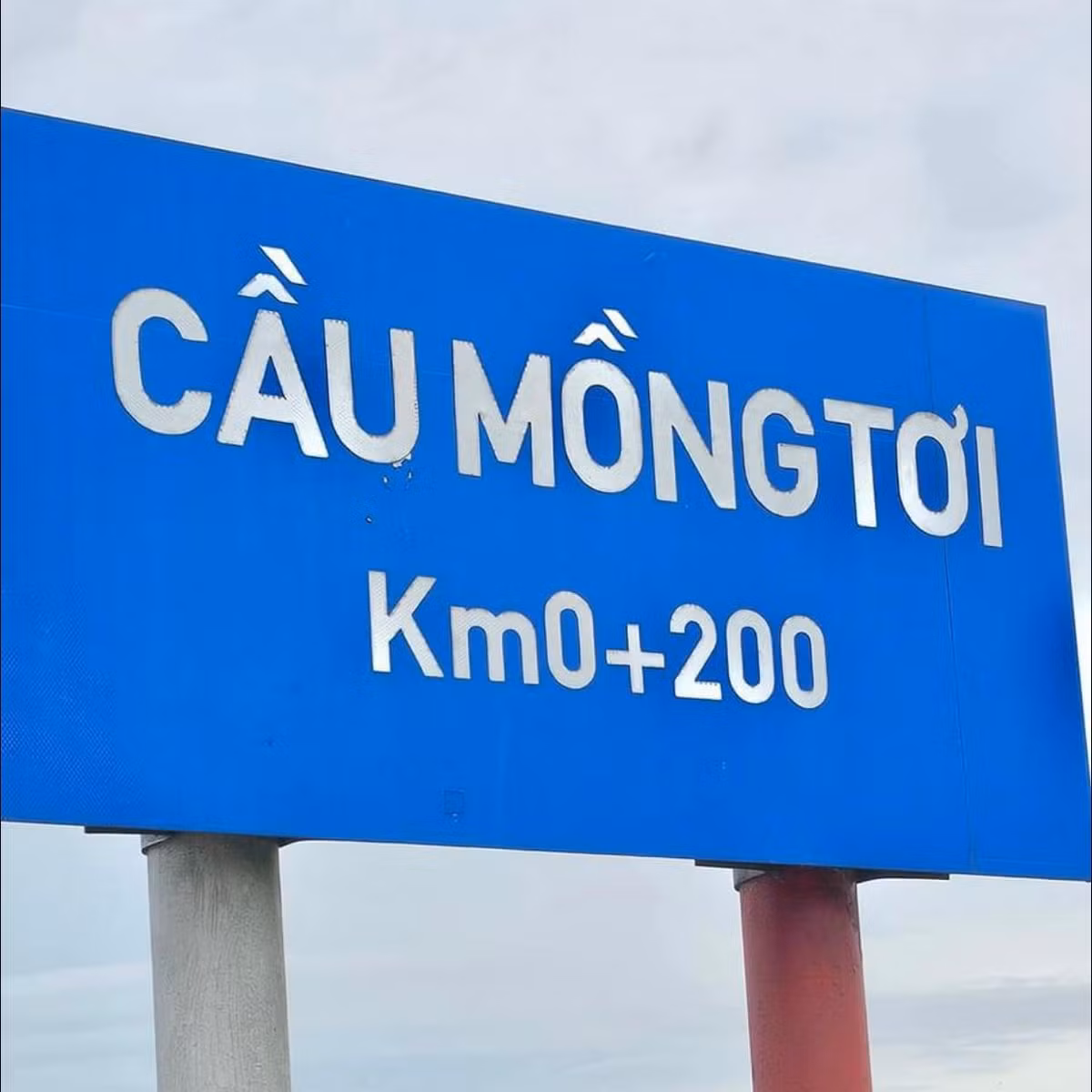 Không biết ai là người đề ra ý tưởng cho tên cây cầu này?