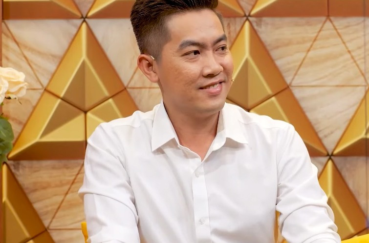 Bẵng đi 6 năm, dường như duyên trời sắp đặt, họ có cơ hội gặp lại một cách tình cờ. Kim Long tìm được Facebook của Như Ý khi Long vô tình biết cô giáo chủ nhiệm cũ làm cùng công ty với bạn thân. Cứ thế người học trò cũ bắt đầu câu chuyện với cô giáo của mình.