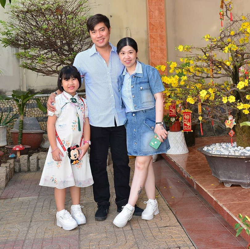 Đến thời điểm hiện tại, sau gần 10 năm chung sống, Như Ý đã có thể nở nụ cười hạnh phúc viên mãn khi chồng rất yêu vợ và một cô con gái đầu lòng ngoan ngoãn, đáng yêu.