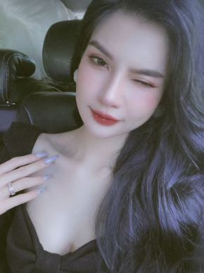 Trên trang cá nhân, Biện Di sống khá kín tiếng. Thỉnh thoảng cô nàng cập nhật hình ảnh về cuộc sống thường ngày cũng như cô con gái nhỏ đáng yêu. (Ảnh: Hoàng Ngân Makeup, FBNV)