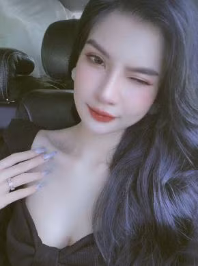 Trên trang cá nhân, Biện Di sống khá kín tiếng. Thỉnh thoảng cô nàng cập nhật hình ảnh về cuộc sống thường ngày cũng như cô con gái nhỏ đáng yêu. (Ảnh: Hoàng Ngân Makeup, FBNV)