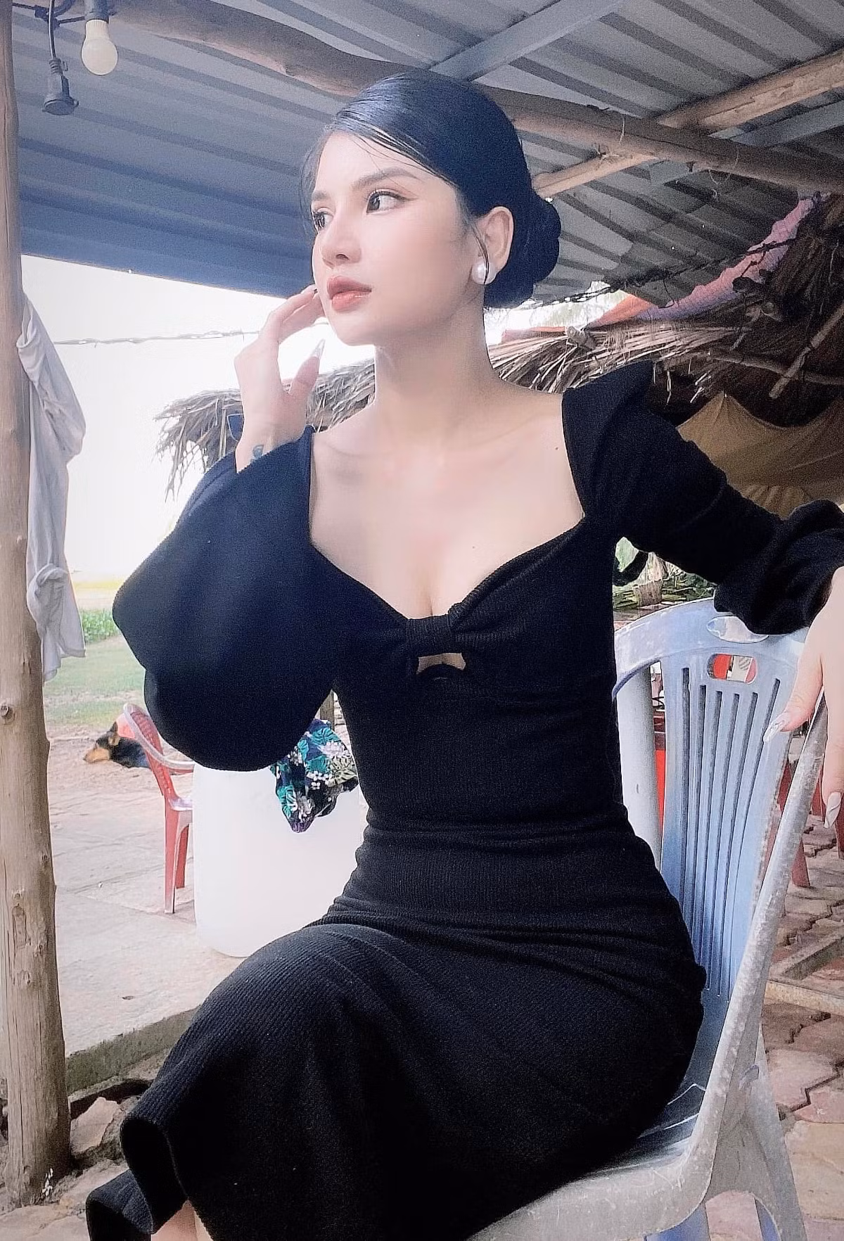 Cô nàng sở hữu thân hình cực nuột với vòng eo con kiến vạn người mê. Với vóc dáng này, cô từng được nhiều người kỳ vọng sẽ lấn sân sang lĩnh vực người mẫu. Cô cùng từng xuất hiện trong một đoạn video casting mẫu của Lan Khuê, tuy nhiên sau đó không có cập nhật gì thêm.