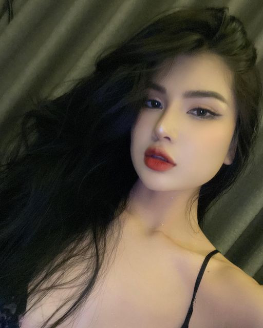 Cô nàng hiện có cuộc sống bình yên bên gia đình nhỏ cùng con gái.