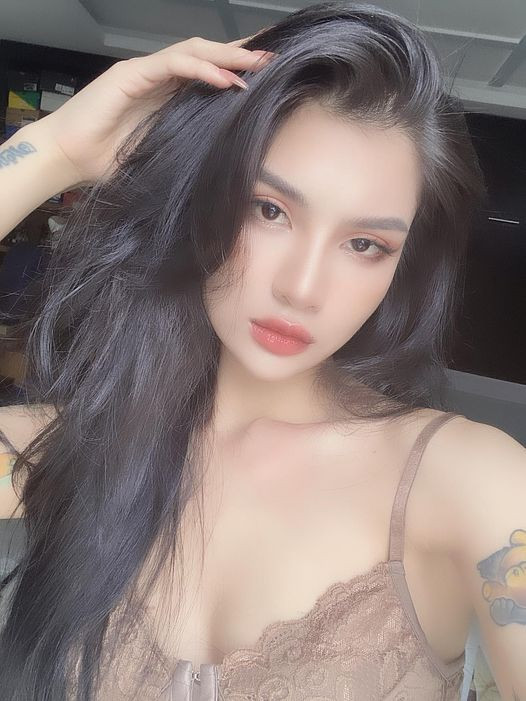 Được biết, trước khi đám cưới hoành tráng với quy mô gần 2000 khách mời (nhà gái 1000 khách, nhà trai 1000 khách) diễn ra, cặp đôi đã có 7 năm yêu nhau, kể từ thuở đại học.