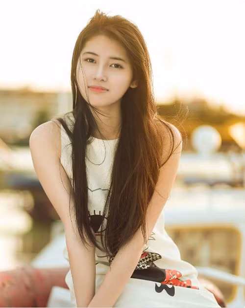 Nhờ ngoại hình xinh đẹp, từ thời sinh viên cô nàng thường làm mẫu ảnh, đi chụp hình thời trang.