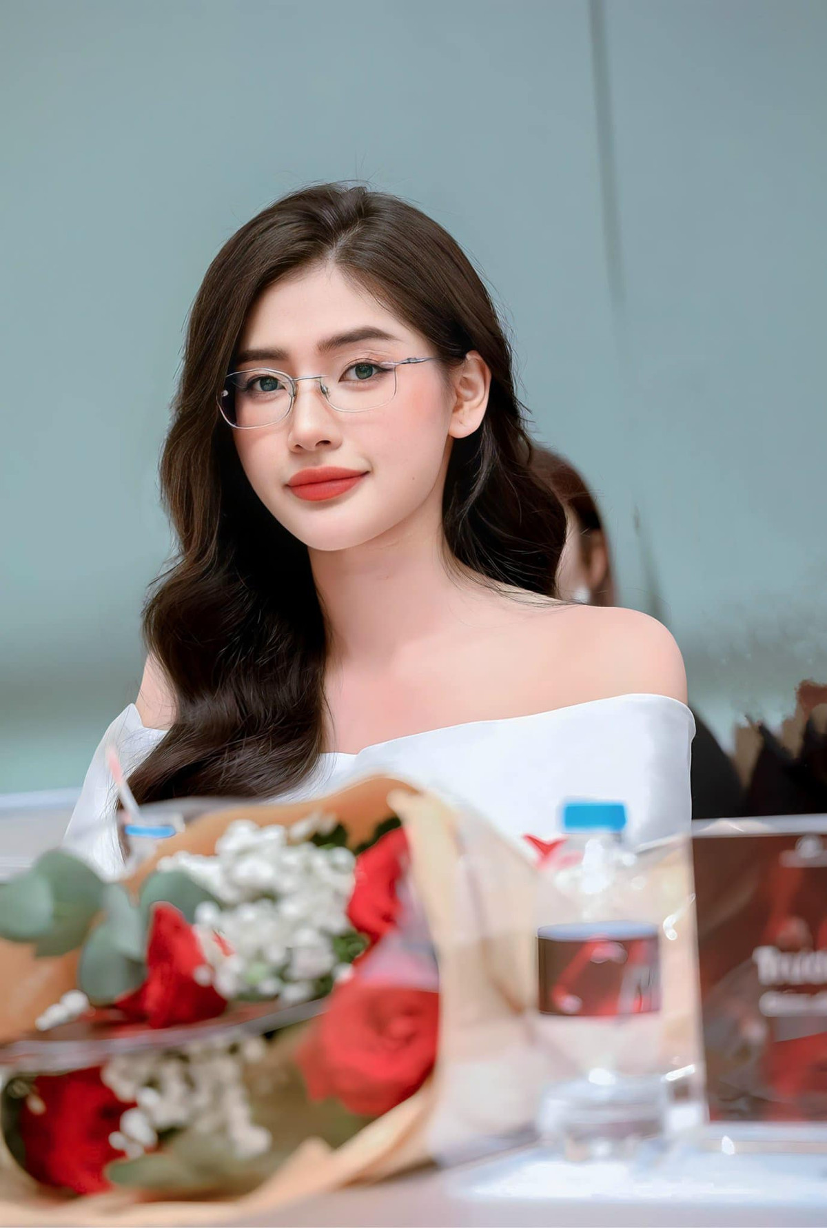 Mỹ nhân này từng tham gia một số sân chơi nhan sắc như Hoa khôi Đại học FPT (top 5), Hoa khôi Sinh viên Việt Nam (top 15), Hoa hậu Phụ nữ Việt Nam qua ảnh 2017 (top 20)...