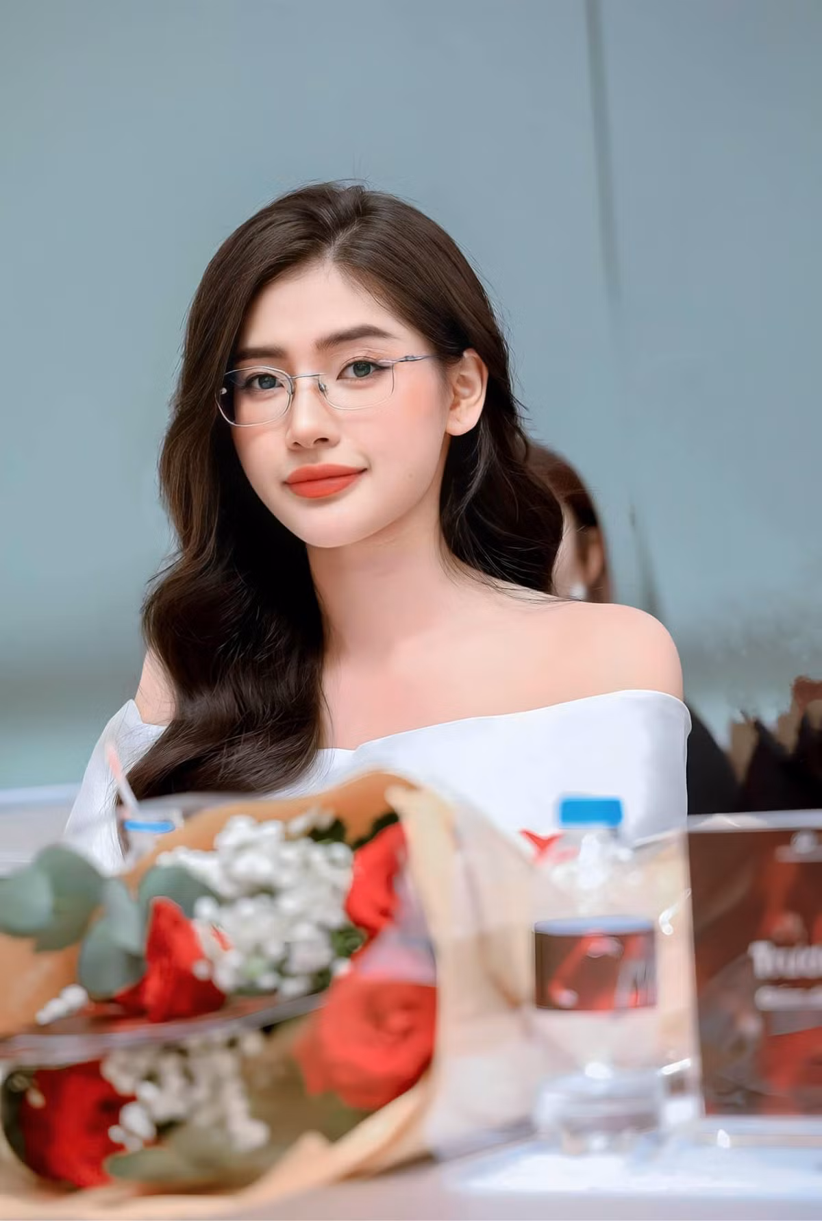 Mỹ nhân này từng tham gia một số sân chơi nhan sắc như Hoa khôi Đại học FPT (top 5), Hoa khôi Sinh viên Việt Nam (top 15), Hoa hậu Phụ nữ Việt Nam qua ảnh 2017 (top 20)...