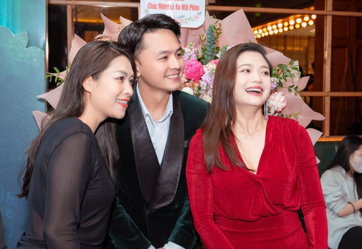 Trong một sự kiện gần đây, Kiều Anh có dịp hội ngộ lại 2 diễn viên trong "phía trước là bầu trời".