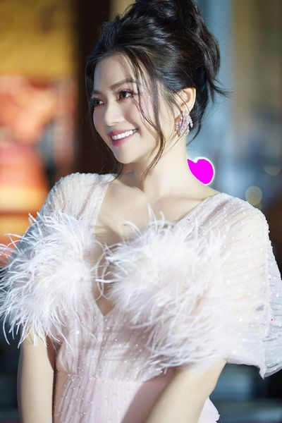 Kiều Anh sinh năm 1981, sau hơn 20 năm gắn bó với điện ảnh đã được nhiều thành tựu nhất định, cô hiện tại đã được phong là NSUT