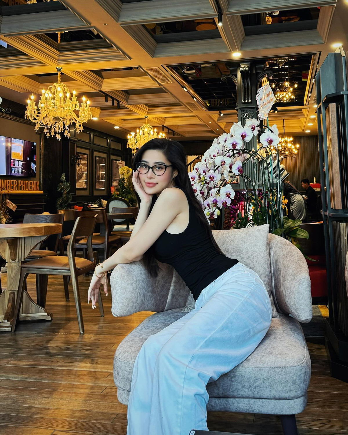 Cô hiện là người mẫu tự do và kinh doanh online.